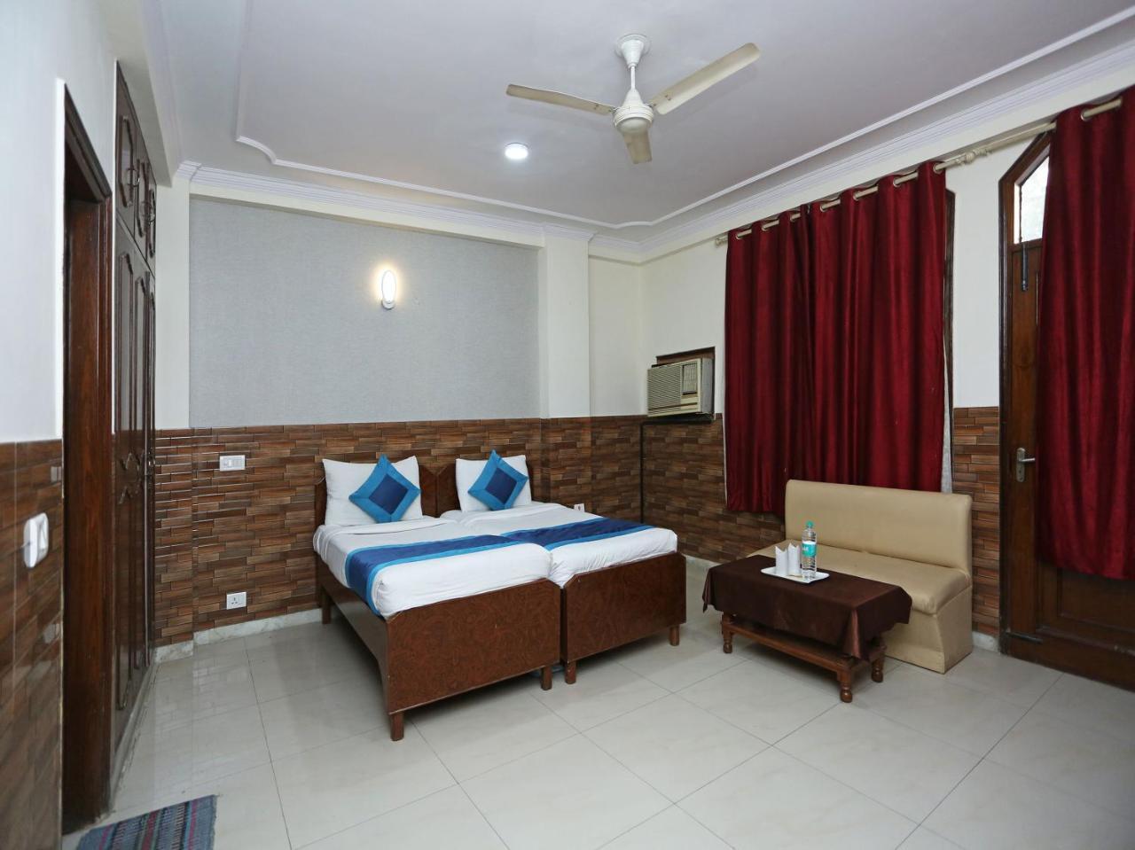 Oyo 472 Hotel Sareen New Delhi Exterior photo