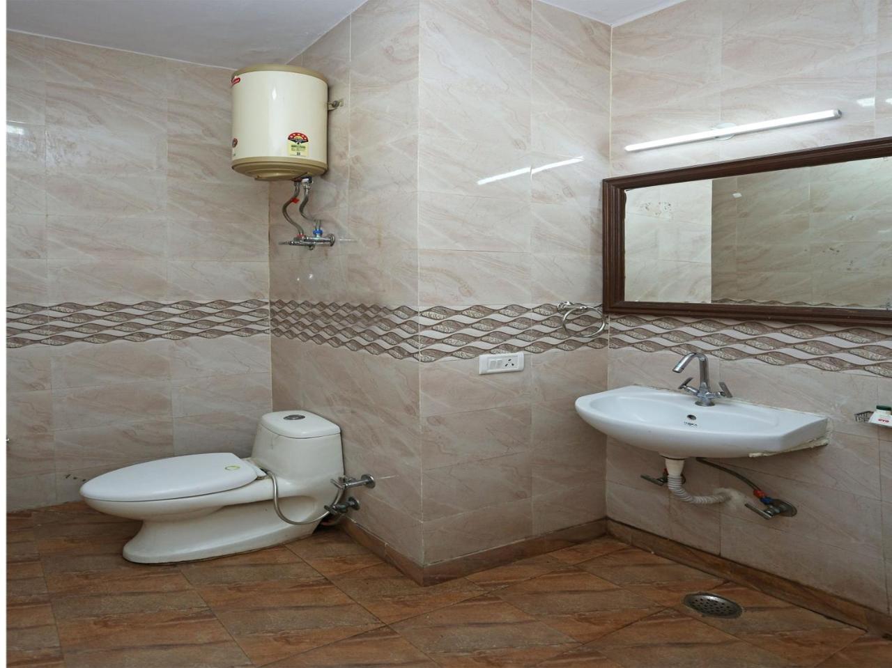 Oyo 472 Hotel Sareen New Delhi Exterior photo